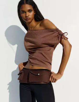 Asymmetrisches T-Shirt – Tops und Bodys
