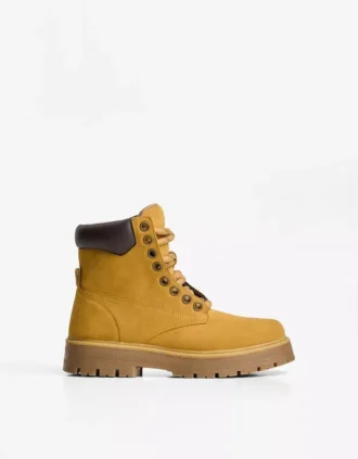Stiefeletten mit gepolsterten Details – Schuhe