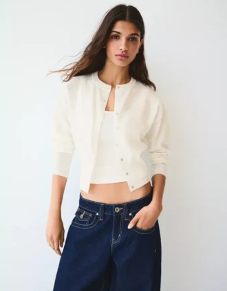Gestreifte Jacke mit Rundhalsausschnitt und Knöpfen – Pullover und Strickjacken