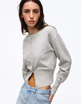 Gestreifte Jacke mit Rundhalsausschnitt und Knöpfen – Pullover und Strickjacken