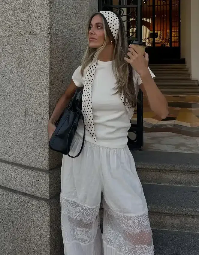 Hose mit tiefem Schritt und Spitze Hose mit tiefem Schritt und Spitze