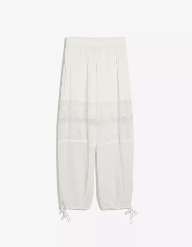 Hose mit tiefem Schritt und Spitze Hose mit tiefem Schritt und Spitze