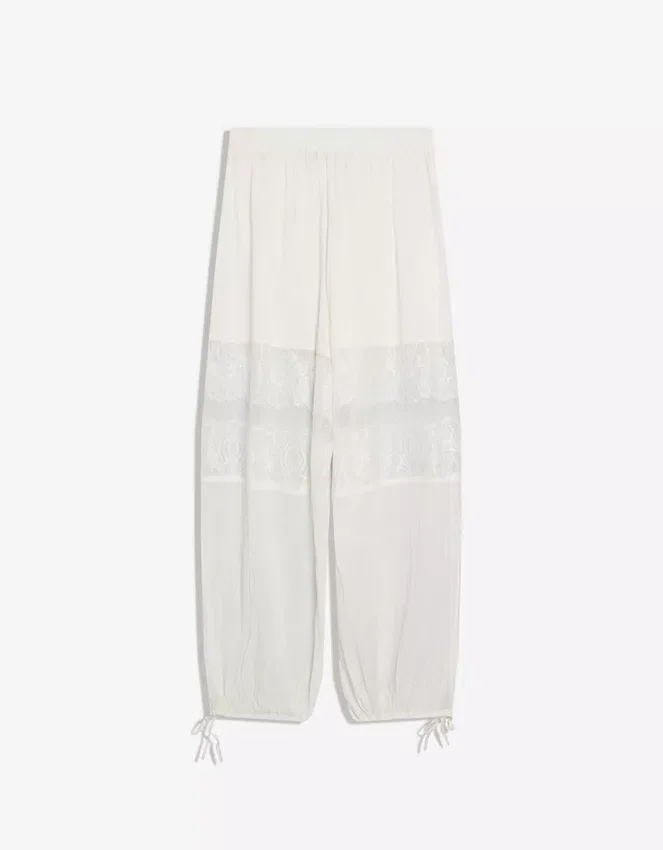 Hose mit tiefem Schritt und Spitze Hose mit tiefem Schritt und Spitze