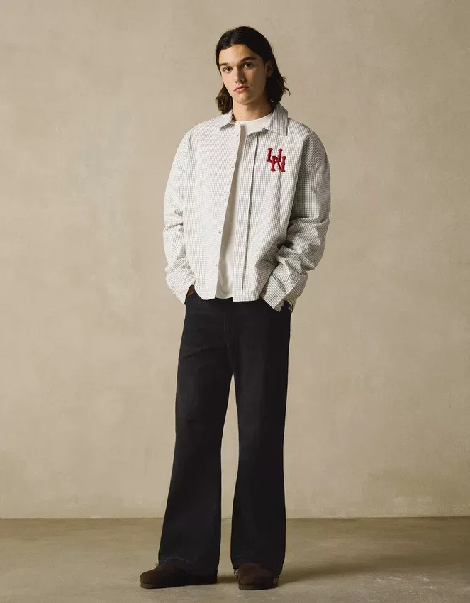 Jeans mit geradem Bein und ausgestelltem Saum – Jeans Jeans mit geradem Bein und ausgestelltem Saum – Jeans