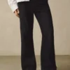 Jeans mit geradem Bein und ausgestelltem Saum – Jeans Jeans mit geradem Bein und ausgestelltem Saum – Jeans