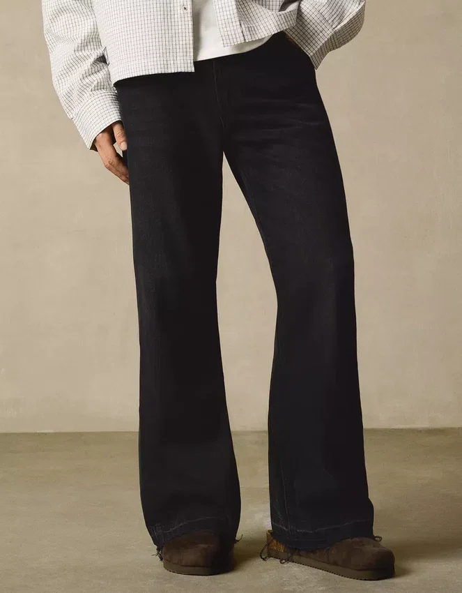 Jeans mit geradem Bein und ausgestelltem Saum – Jeans Jeans mit geradem Bein und ausgestelltem Saum – Jeans