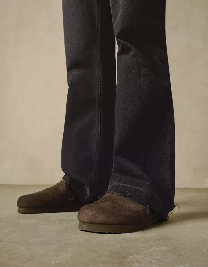 Jeans mit geradem Bein und ausgestelltem Saum – Jeans Jeans mit geradem Bein und ausgestelltem Saum – Jeans