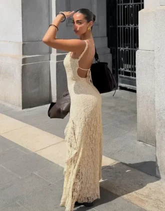 Midi-Kleid mit Spitzenbesatz Midi-Kleid mit Spitzenbesatz