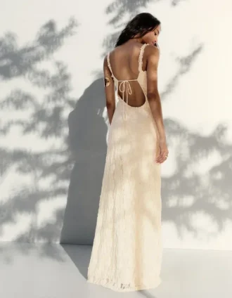 Midi-Kleid mit Spitzenbesatz Midi-Kleid mit Spitzenbesatz