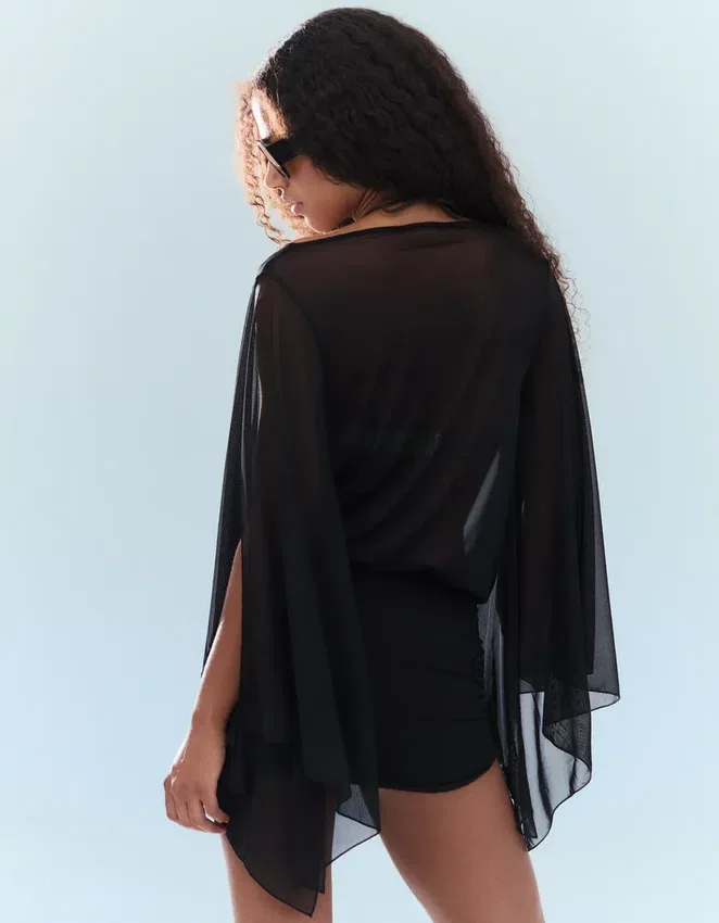 Minikleid mit Flügelärmeln Minikleid mit Flügelärmeln