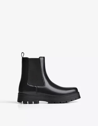 Stiefeletten mit elastischem Detail – Stiefeletten