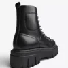 Stiefeletten mit Metall-Details – Stiefeletten Stiefeletten mit Metall-Details – Stiefeletten
