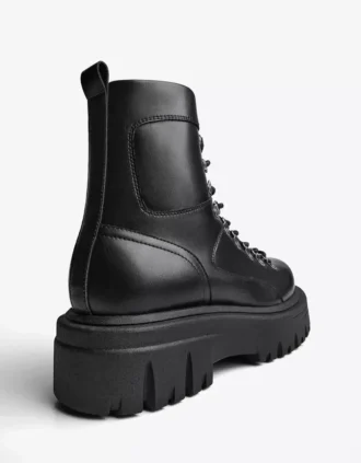 Stiefeletten mit Metall-Details – Stiefeletten