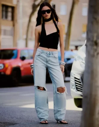 zerrissene jeans mit hoher taille und wide leg bein 1 330x423 - Zerrissene Jeans mit hoher Taille und Wide Leg-Bein